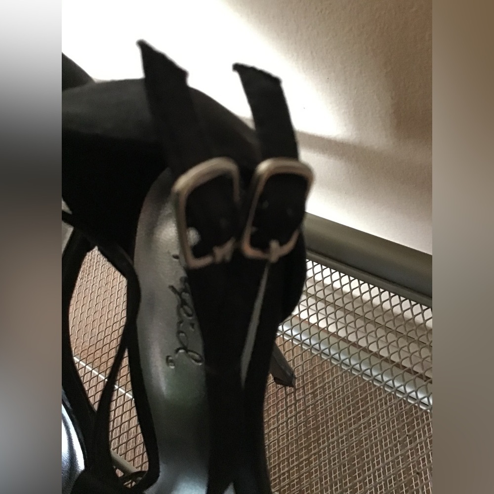 Qupid black stiletto heels with ruffles. Dressy satiny shoes. Size 7.5 - Picture 4 of 12